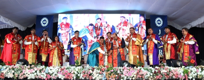 ಬರೀ ಪದವಿ ಸಾಲದು, ಪ್ರಾಯೋಗಿಕ ಕೌಶಲ್ಯ ಬೆಳೆಸಿಕೊಂಡು ಸ್ವಾವಲಂಬಿಗಳಾಗಿ: ಯುವ ಇಂಜಿನಿಯರ್ಗಳಿಗೆ ಪತ್ರಕರ್ತ ಅಜಿತ್ ಹನಮಕ್ಕನವರ ಕರೆ image